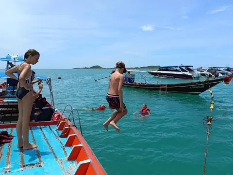 Private Longtail Boat to Pig Island Koh Tan - gallery image 5
